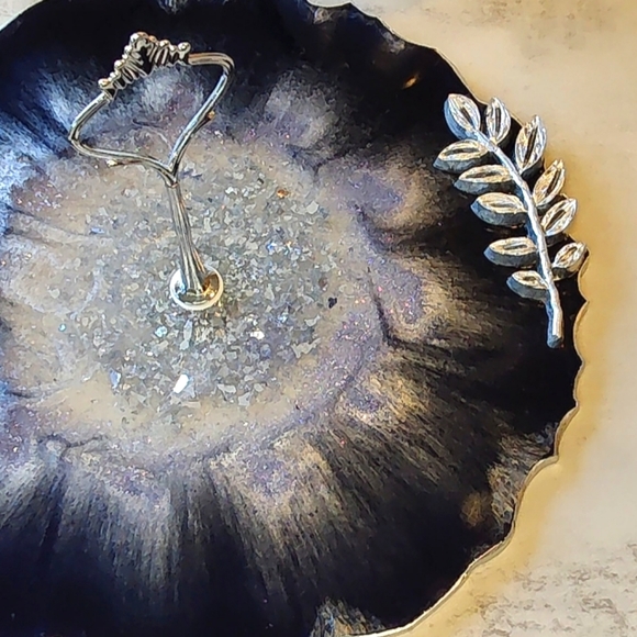 Resin Stand and Coasters Set - Picture 3 of 3